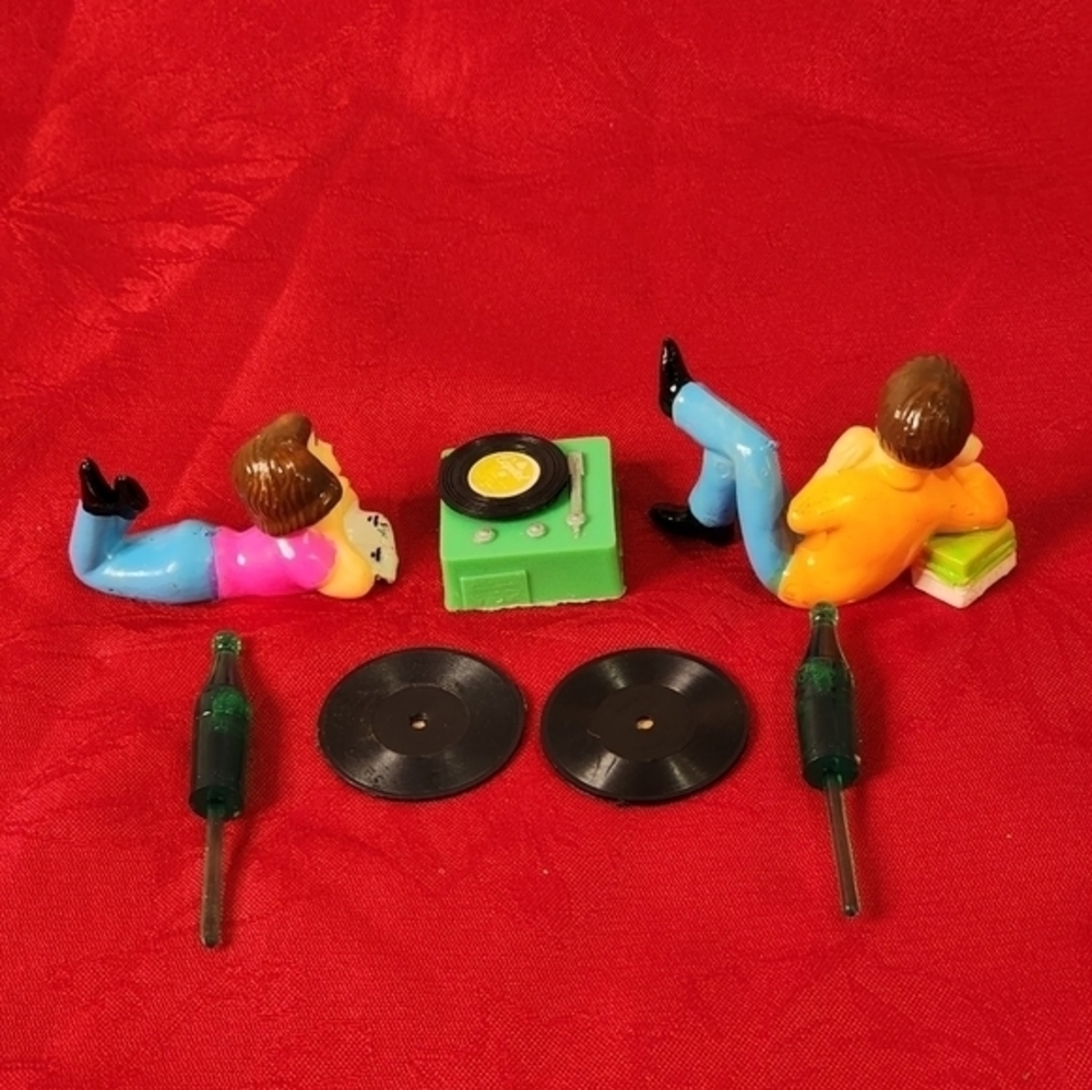 Vintage Wilton Cake Topper Lot Retro Teenager Girl/Boy on phone set‎ of 7 - Picture 3 of 13